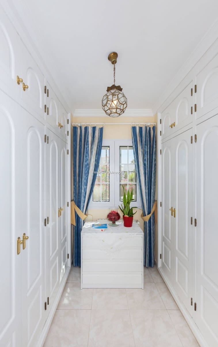 4 bedroom Villa for sale in Moraira with pool garage - € 2,900,000 (Ref: 8531651)