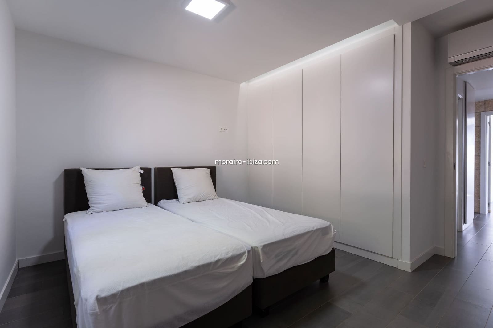 3 slaapkamer Villa te koop in Cumbre del Sol met zwembad garage - € 1.200.000 (Ref: 8533680)