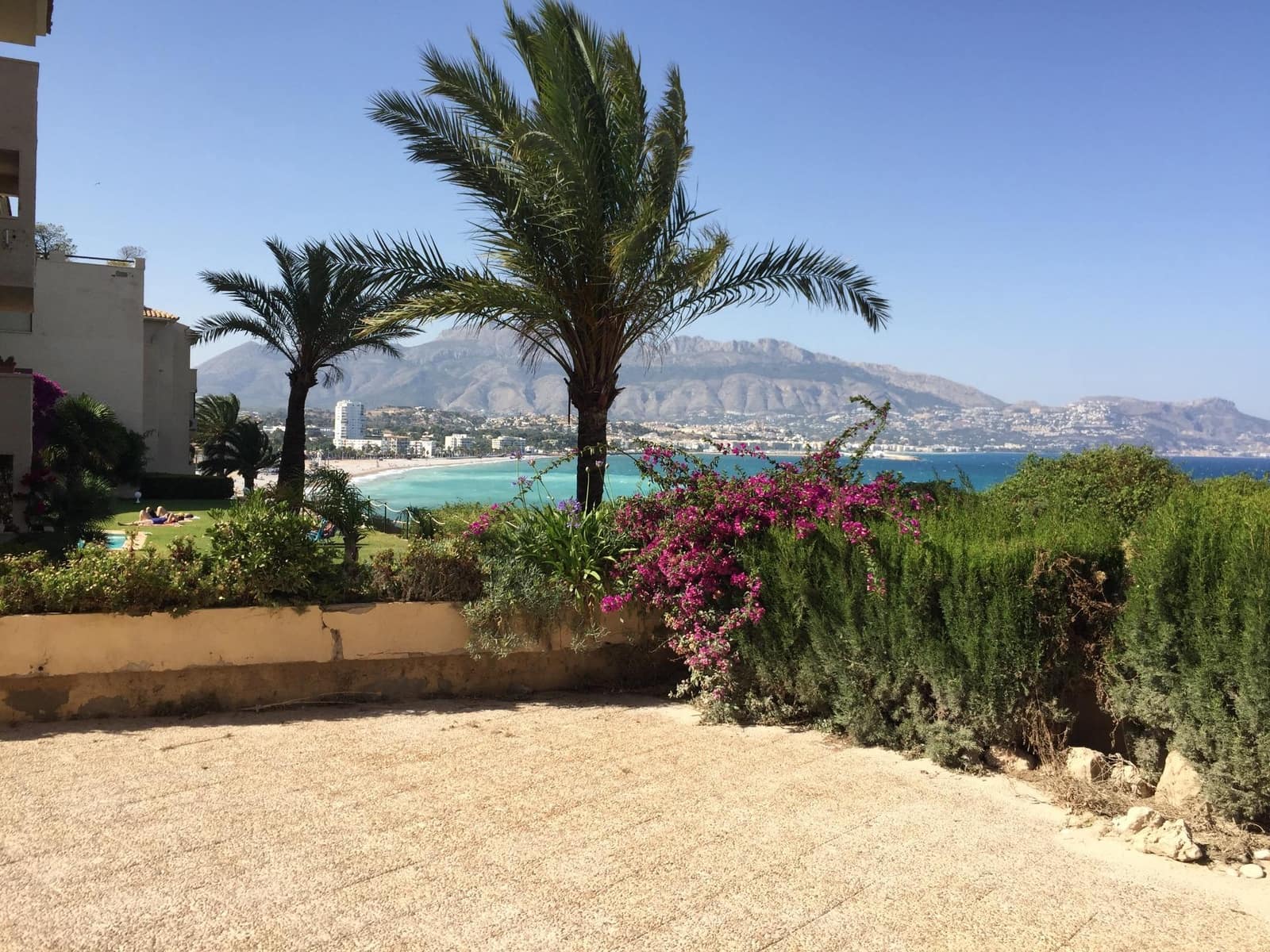 3 slaapkamer Strandappartement te koop in Albir met zwembad garage - € 524.900 (Ref: 10047320)