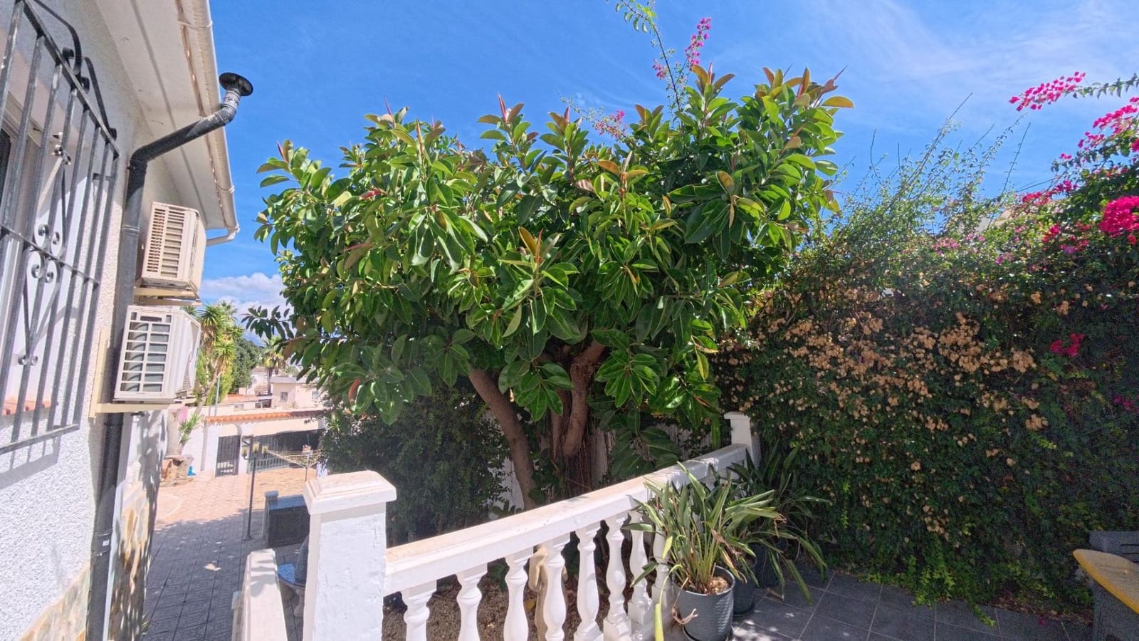 4 sypialnia Willa na sprzedaż w Alfaz del Pi / L'Alfas del Pi z basenem garażem - 525 000 € (Ref: 10131987)