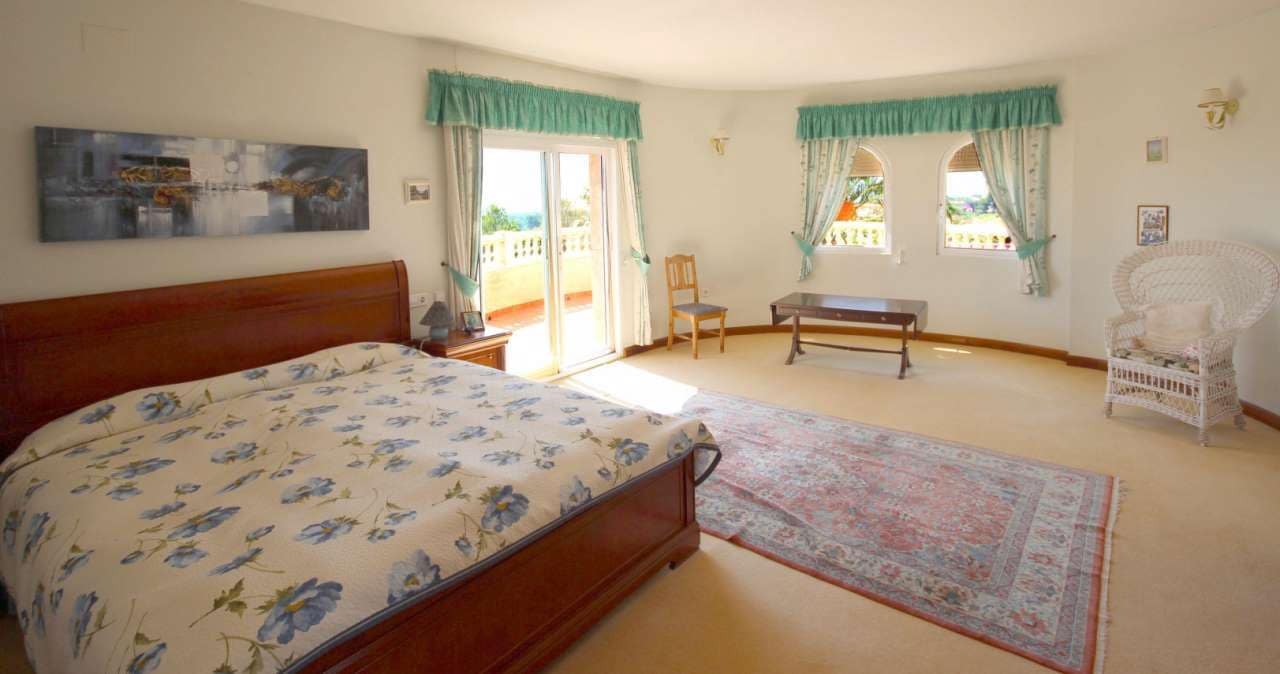 Chalet de 8 habitaciones en Alfaz del Pi / L'Alfàs del Pi en venta con piscina garaje - 1.750.000 € (Ref: 8059421)