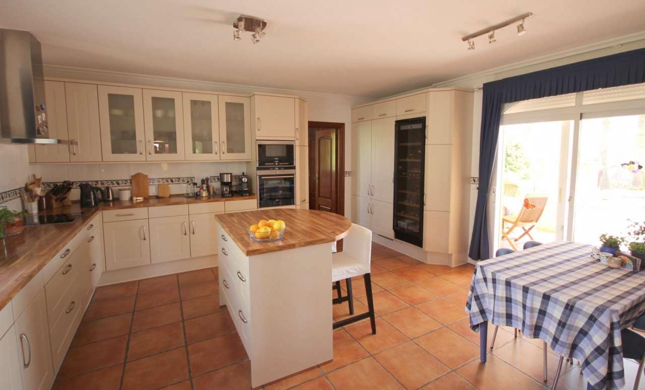 Chalet de 8 habitaciones en Alfaz del Pi / L'Alfàs del Pi en venta con piscina garaje - 1.750.000 € (Ref: 8059421)