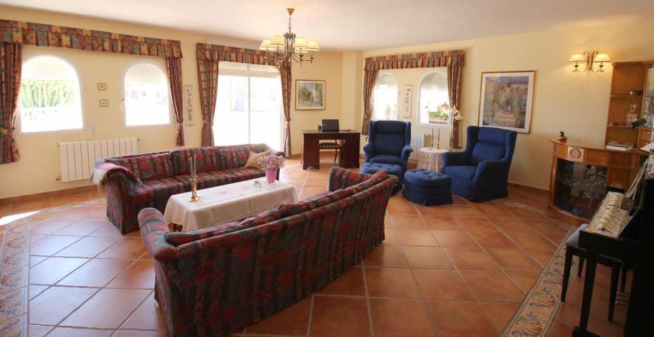 Chalet de 8 habitaciones en Alfaz del Pi / L'Alfàs del Pi en venta con piscina garaje - 1.750.000 € (Ref: 8059421)