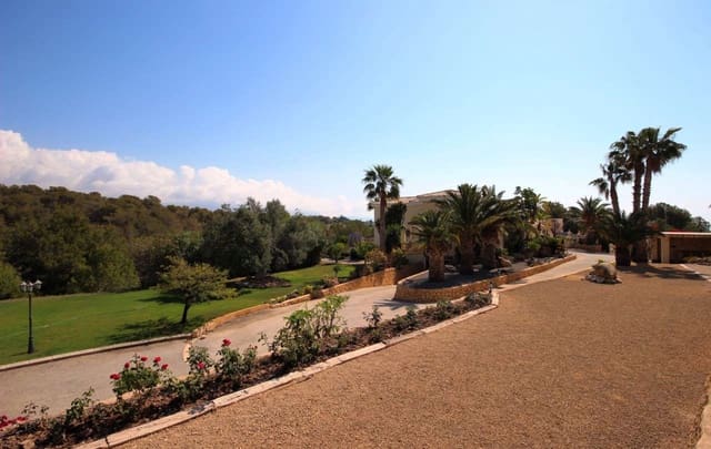 Chalet de 8 habitaciones en Alfaz del Pi / L'Alfàs del Pi en venta con piscina garaje - 1.750.000 € (Ref: 8059421)