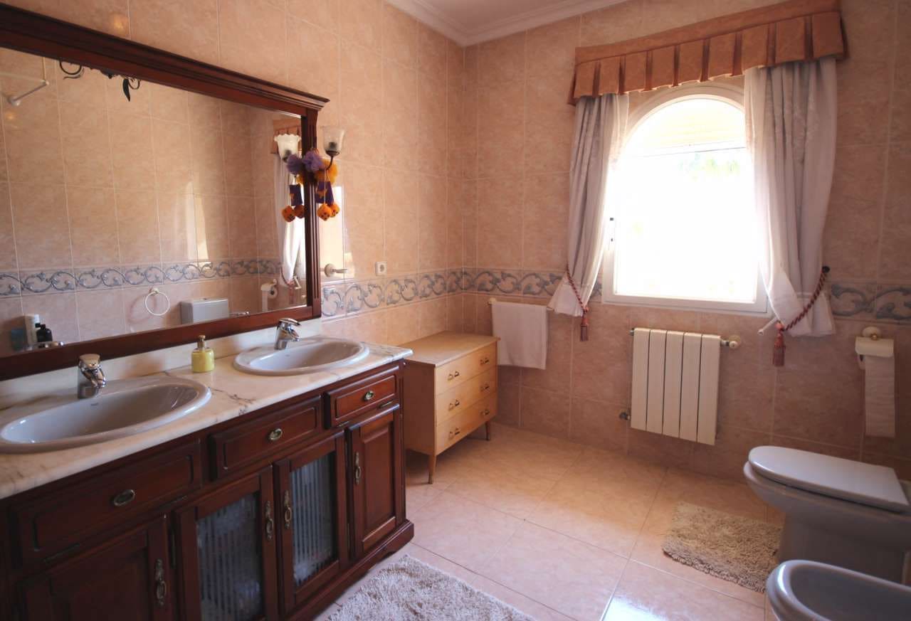 Chalet de 8 habitaciones en Alfaz del Pi / L'Alfàs del Pi en venta con piscina garaje - 1.750.000 € (Ref: 8059421)