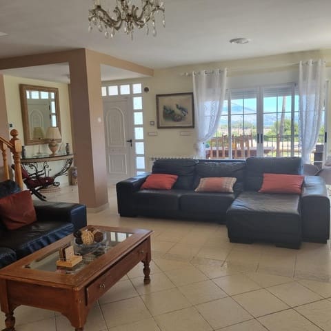 Chalet de 4 habitaciones en Polop en alquiler con piscina garaje - 3.000 € (Ref: 8059458)