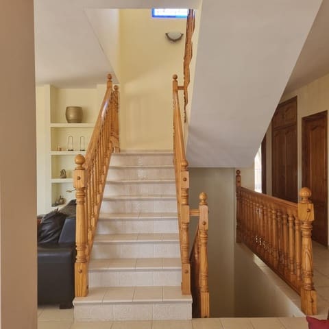 Chalet de 4 habitaciones en Polop en alquiler con piscina garaje - 3.000 € (Ref: 8059458)