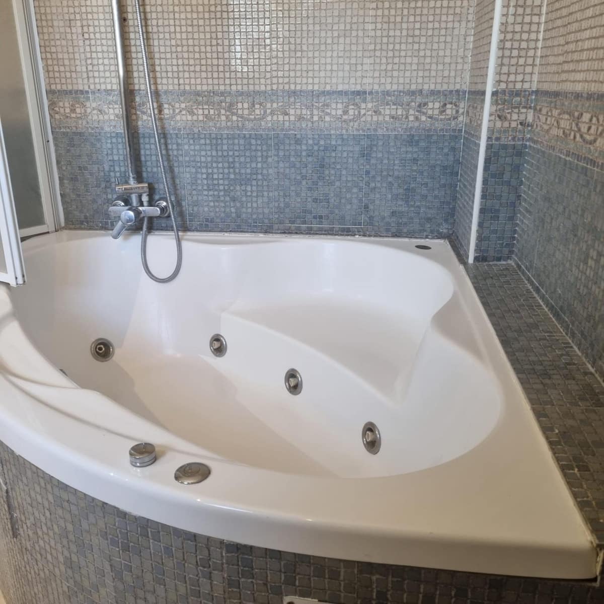 Chalet de 4 habitaciones en Polop en alquiler con piscina garaje - 3.000 € (Ref: 8059458)