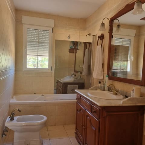 Chalet de 4 habitaciones en Polop en alquiler con piscina garaje - 3.000 € (Ref: 8059458)