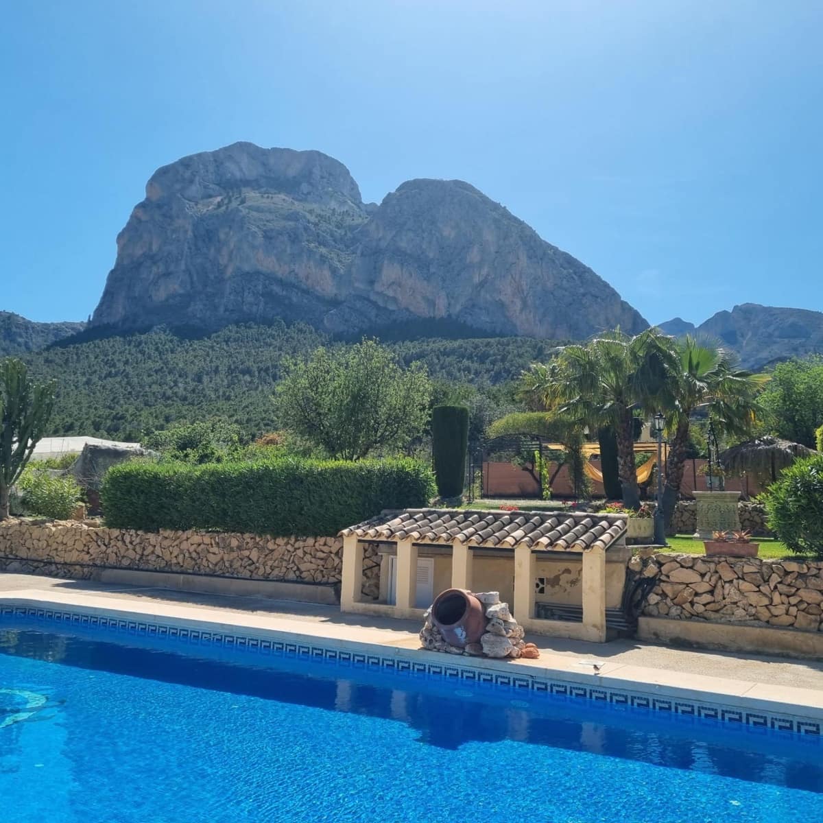 Chalet de 4 habitaciones en Polop en alquiler con piscina garaje - 3.000 € (Ref: 8059458)