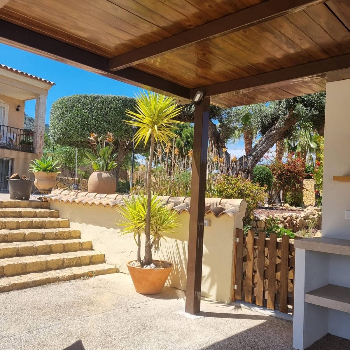 Chalet de 4 habitaciones en Polop en alquiler con piscina garaje - 3.000 € (Ref: 8059458)