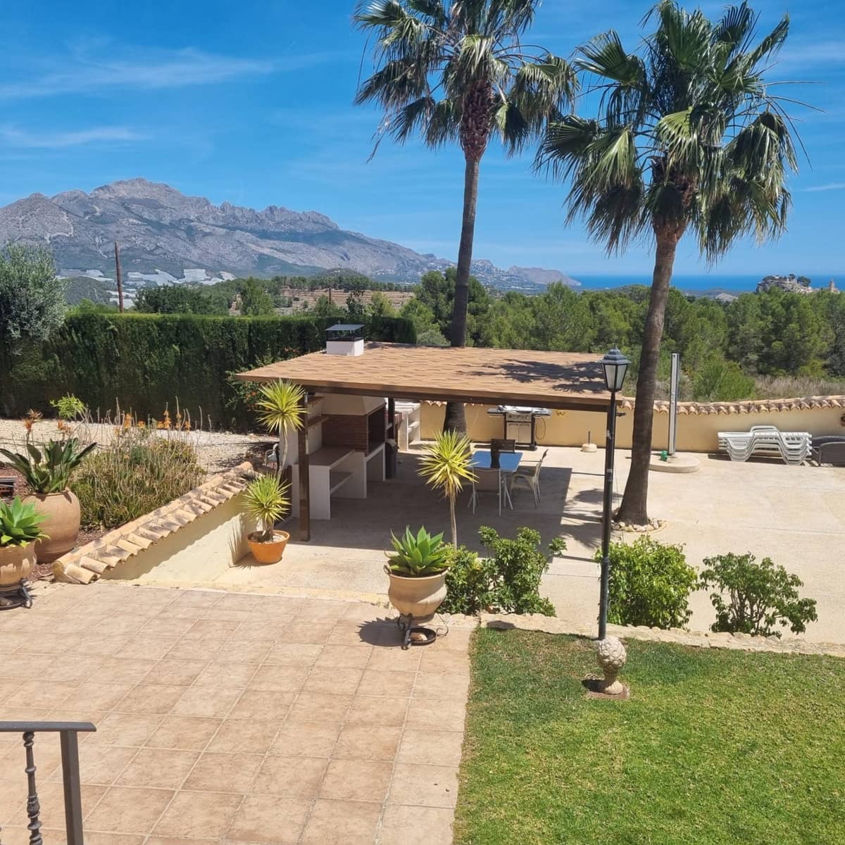 Chalet de 4 habitaciones en Polop en alquiler con piscina garaje - 3.000 € (Ref: 8059458)