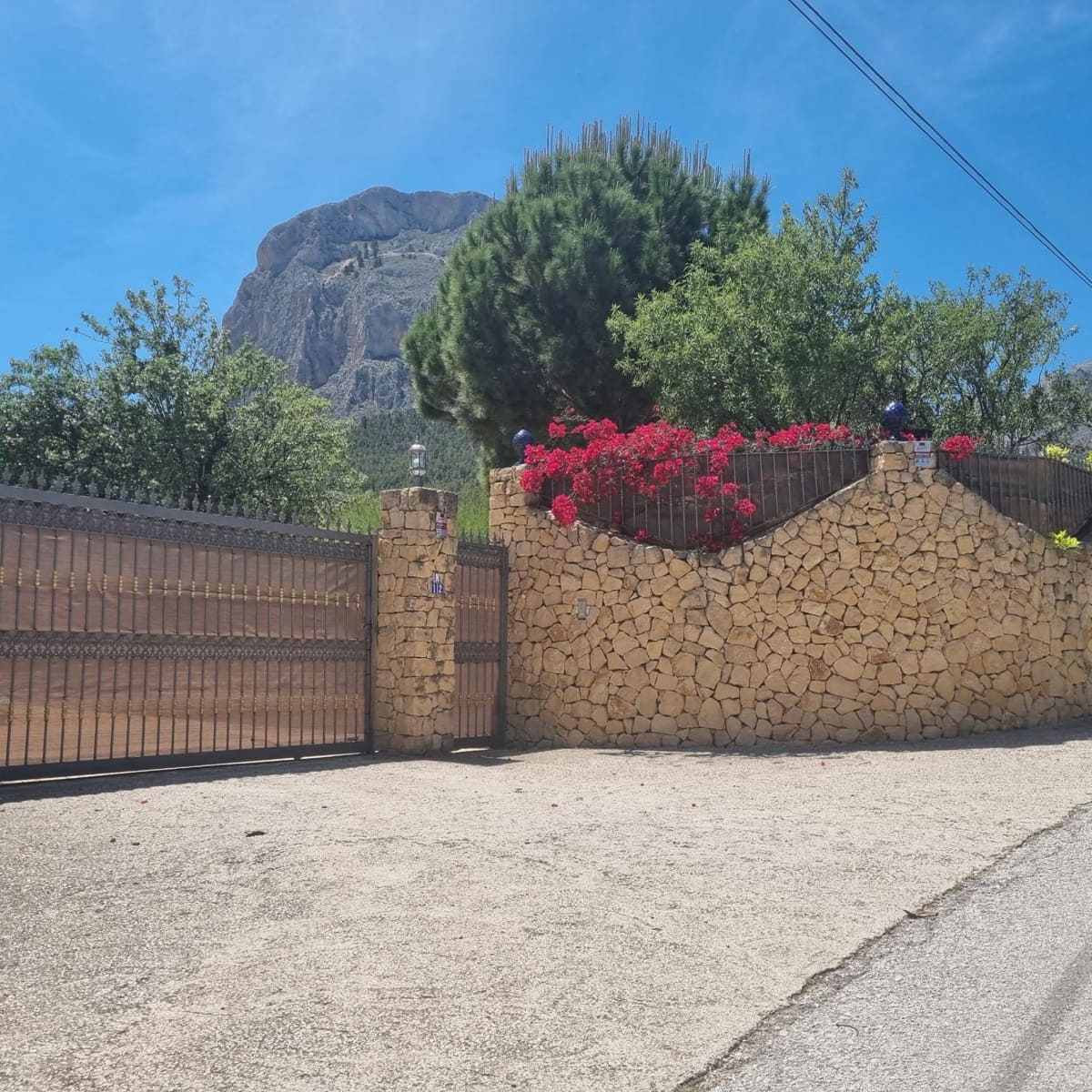 Chalet de 4 habitaciones en Polop en alquiler con piscina garaje - 3.000 € (Ref: 8059458)