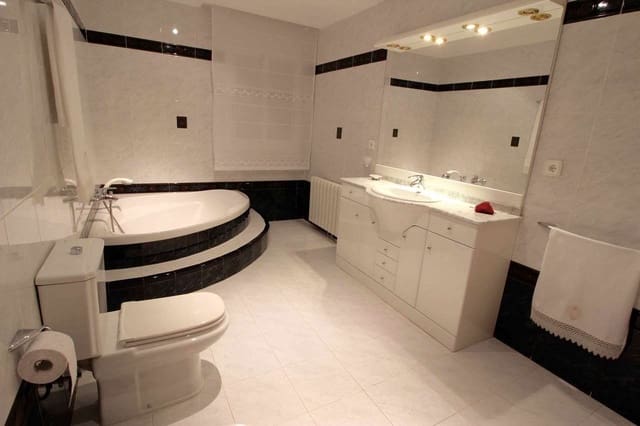 9 soverom Villa til salgs i Altea med garasje - € 850 000 (Ref: 8059466)