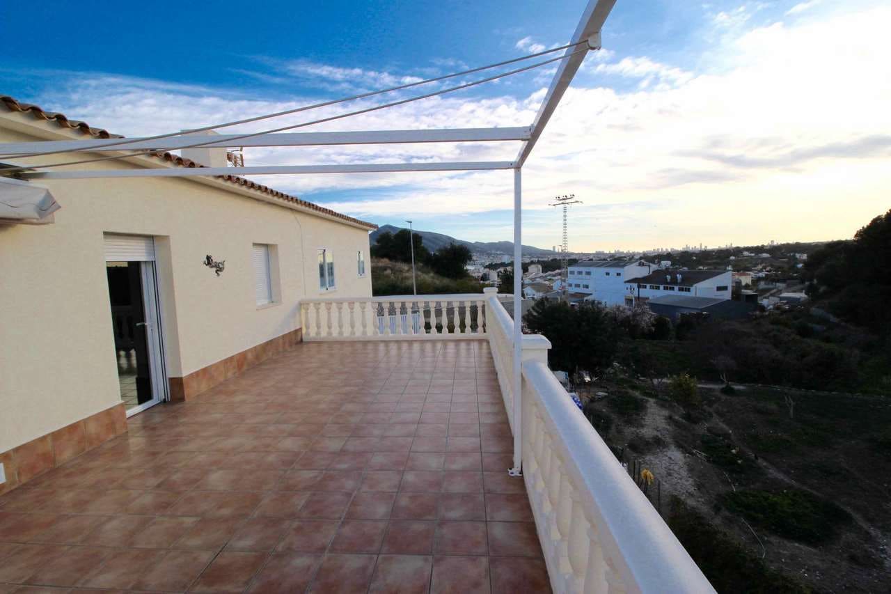 9 bedroom Villa for sale in Altea with garage - € 850,000 (Ref: 8059466)