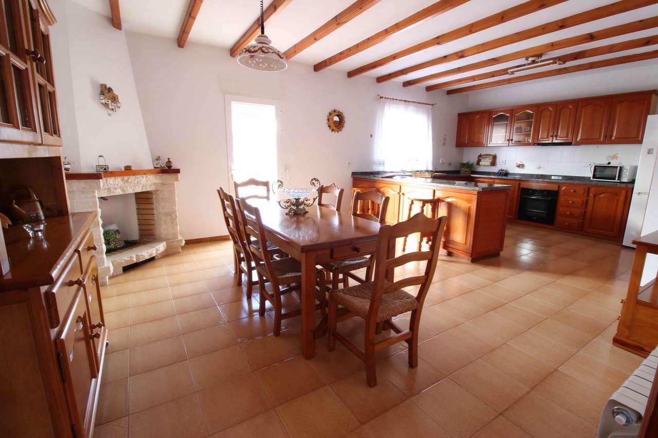 9 bedroom Villa for sale in Altea with garage - € 850,000 (Ref: 8059466)