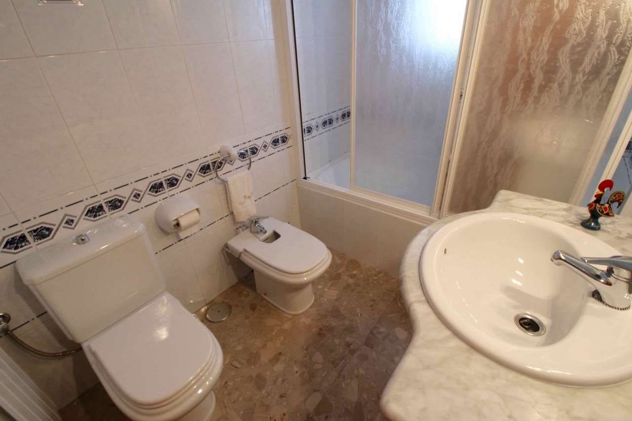 9 bedroom Villa for sale in Altea with garage - € 850,000 (Ref: 8059466)