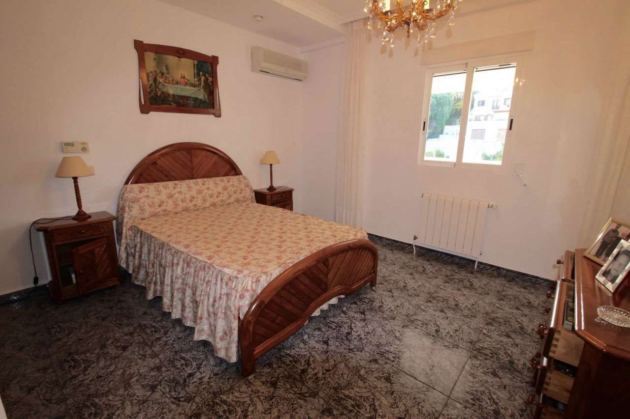 9 bedroom Villa for sale in Altea with garage - € 850,000 (Ref: 8059466)