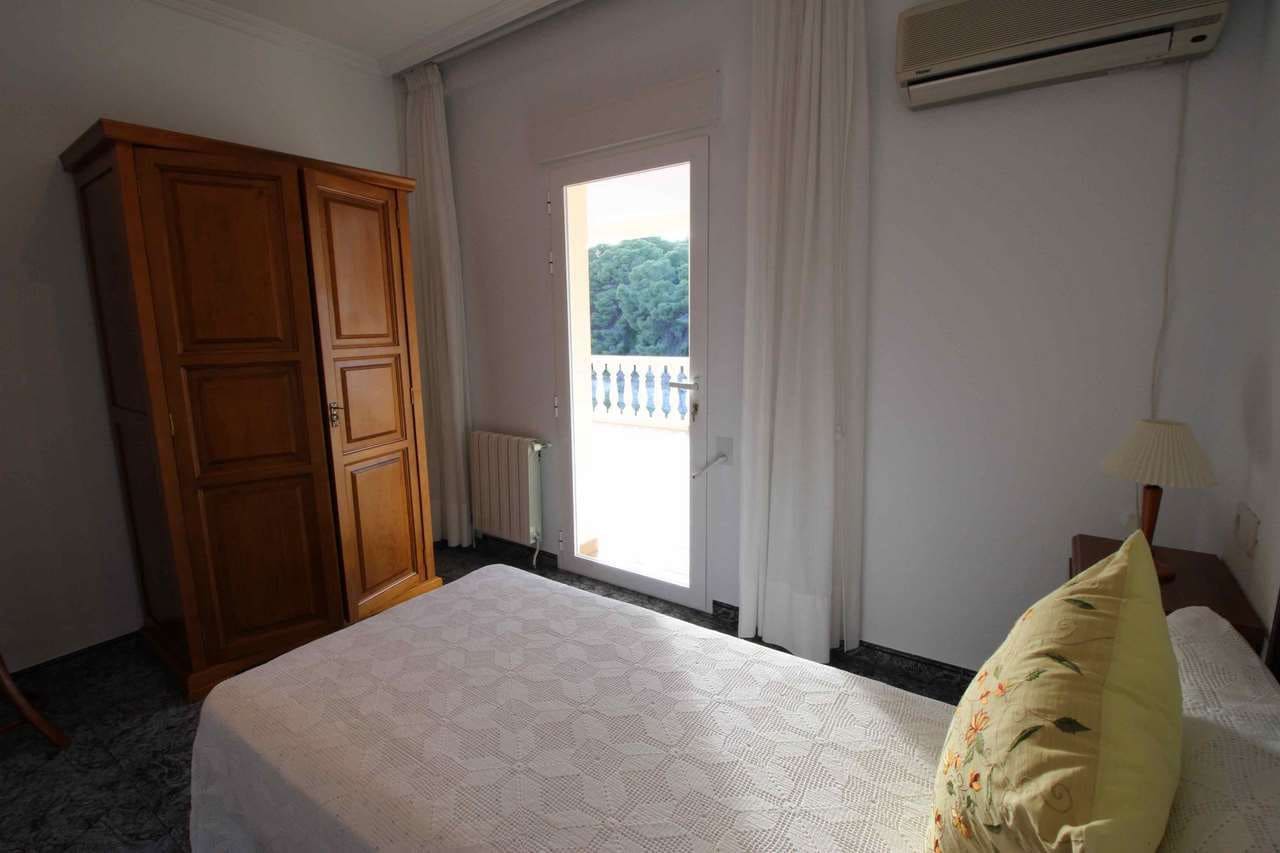 9 bedroom Villa for sale in Altea with garage - € 850,000 (Ref: 8059466)