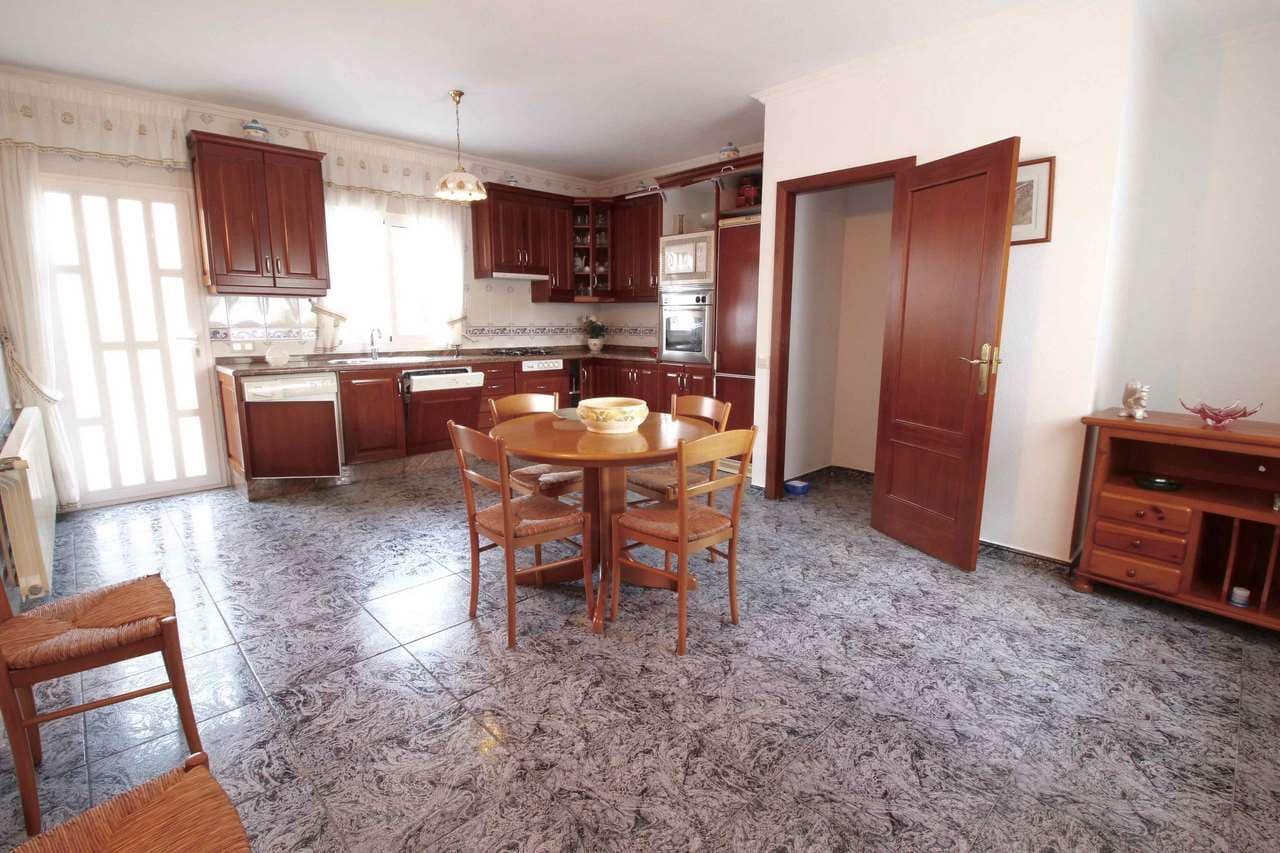 9 bedroom Villa for sale in Altea with garage - € 850,000 (Ref: 8059466)