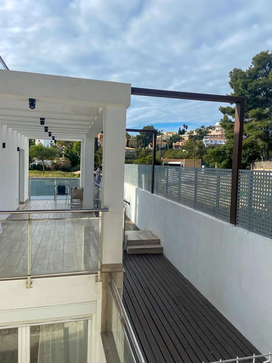 4 Zimmer Villa zu verkaufen in La Nucia mit Pool Garage - 586.000 € (Ref: 8059480)