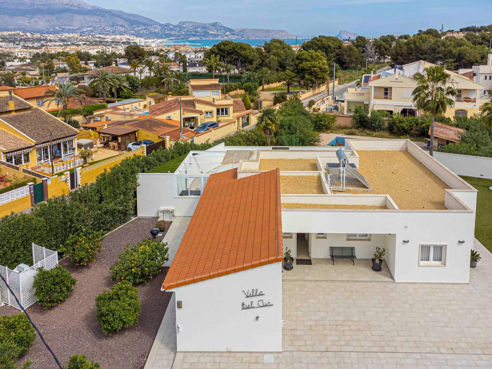 4 bedroom Villa for sale in Albir with pool garage - € 975,000 (Ref: 8059482)