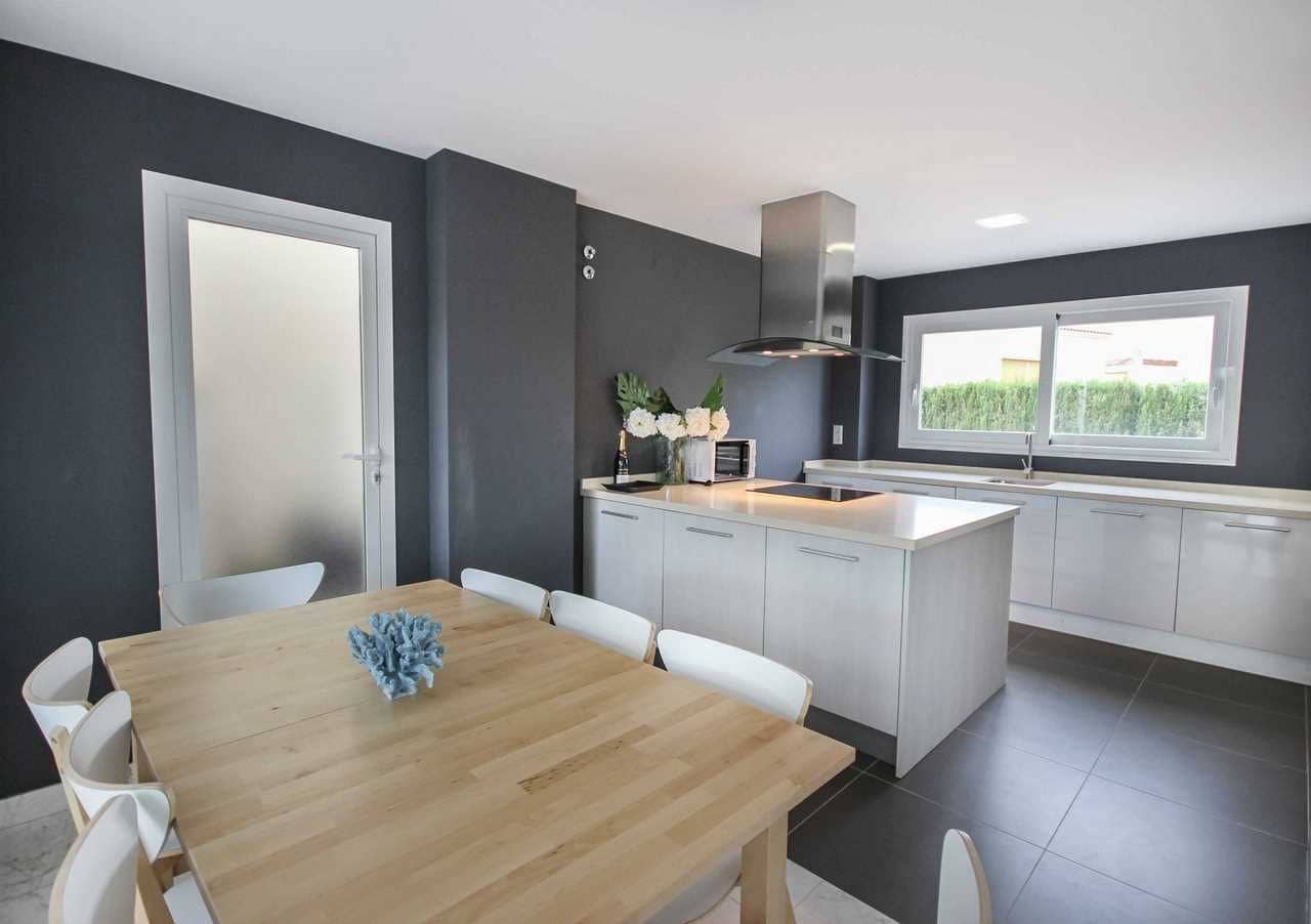 4 Zimmer Villa zu verkaufen in Albir mit Pool Garage - 950.000 € (Ref: 8059483)