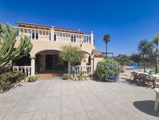 Chalet de 3 habitaciones en Alfaz del Pi / L'Alfàs del Pi en venta con piscina garaje - 430.000 € (Ref: 8059580)
