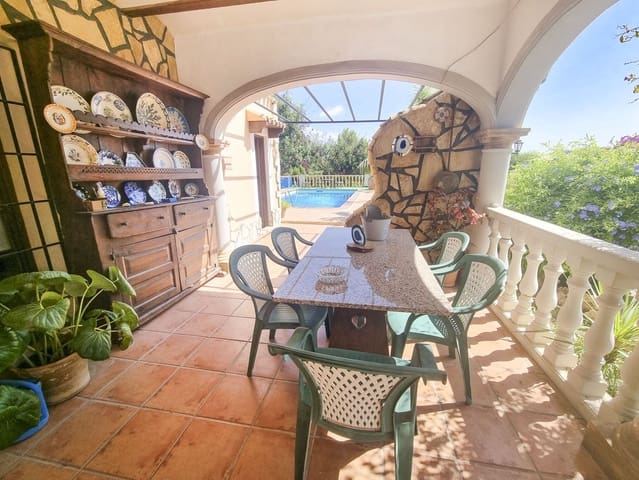 Chalet de 3 habitaciones en Alfaz del Pi / L'Alfàs del Pi en venta con piscina garaje - 430.000 € (Ref: 8059580)