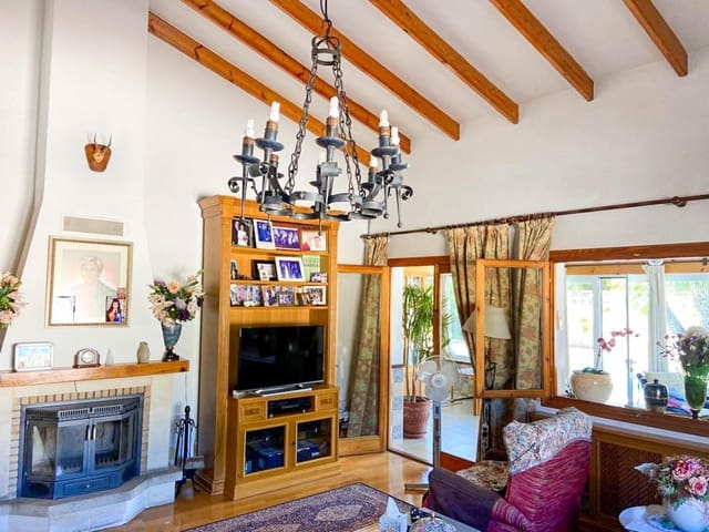 5 bedroom Villa for sale in Benidorm with pool garage - € 745,000 (Ref: 8059585)