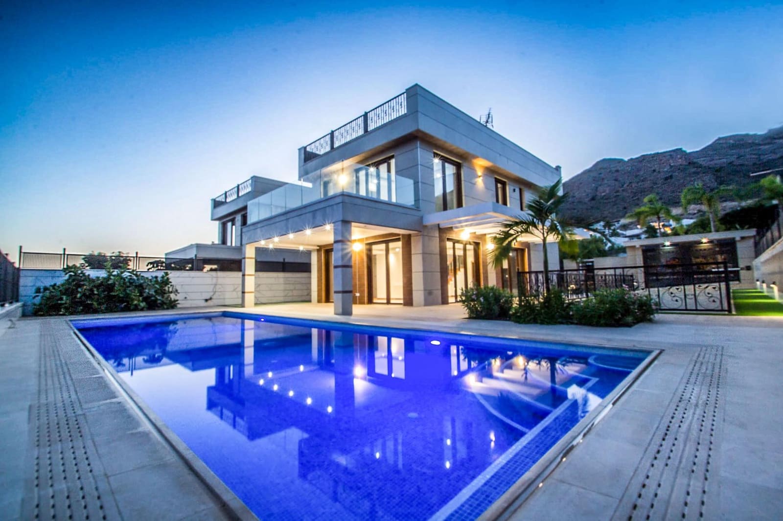 Chalet de 3 habitaciones en Finestrat en venta con piscina garaje - 800.000 € (Ref: 8059594)