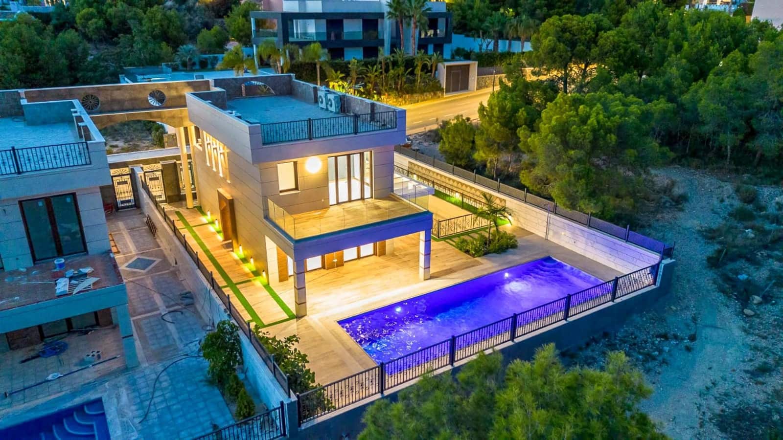 Chalet de 3 habitaciones en Finestrat en venta con piscina garaje - 800.000 € (Ref: 8059594)