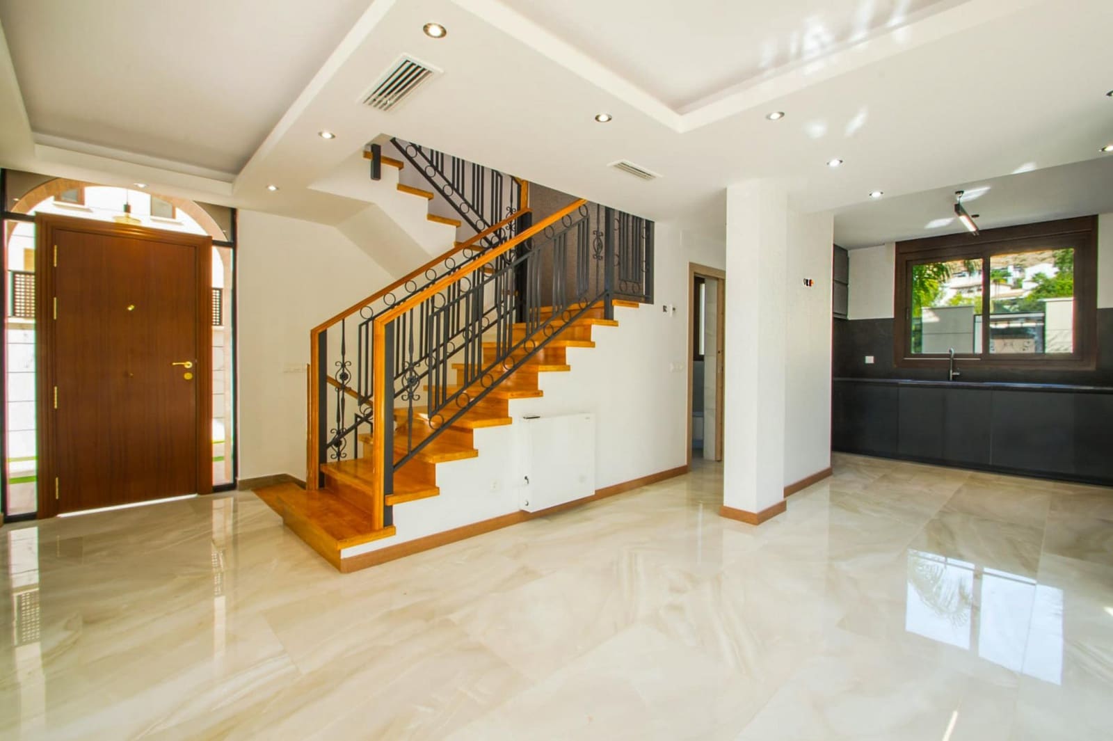 Chalet de 3 habitaciones en Finestrat en venta con piscina garaje - 800.000 € (Ref: 8059594)