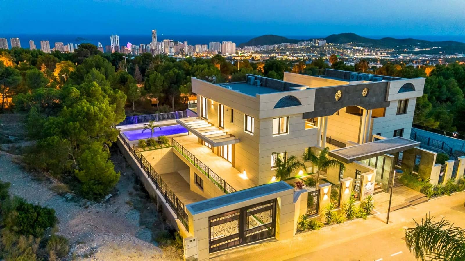 Chalet de 3 habitaciones en Finestrat en venta con piscina garaje - 800.000 € (Ref: 8059594)