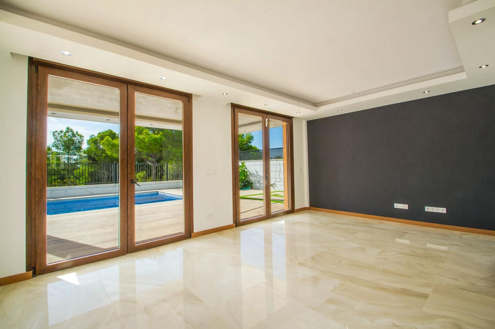 Chalet de 3 habitaciones en Finestrat en venta con piscina garaje - 800.000 € (Ref: 8059594)