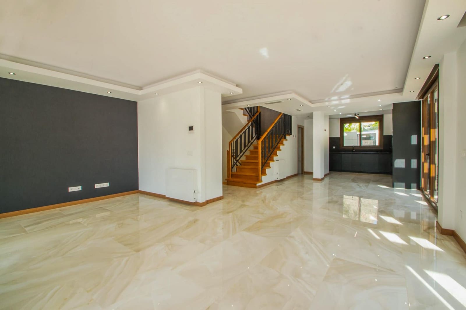 Chalet de 3 habitaciones en Finestrat en venta con piscina garaje - 800.000 € (Ref: 8059594)