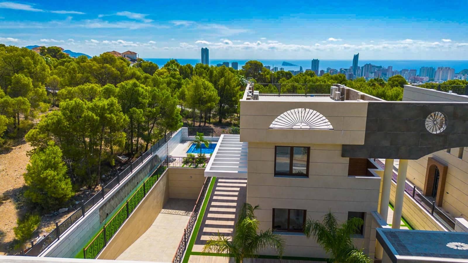 Chalet de 3 habitaciones en Finestrat en venta con piscina garaje - 800.000 € (Ref: 8059594)