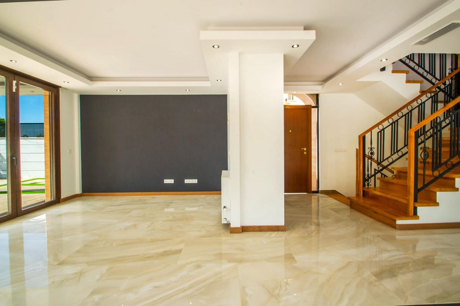 Chalet de 3 habitaciones en Finestrat en venta con piscina garaje - 800.000 € (Ref: 8059594)