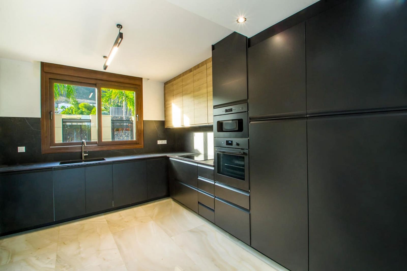 Chalet de 3 habitaciones en Finestrat en venta con piscina garaje - 800.000 € (Ref: 8059594)