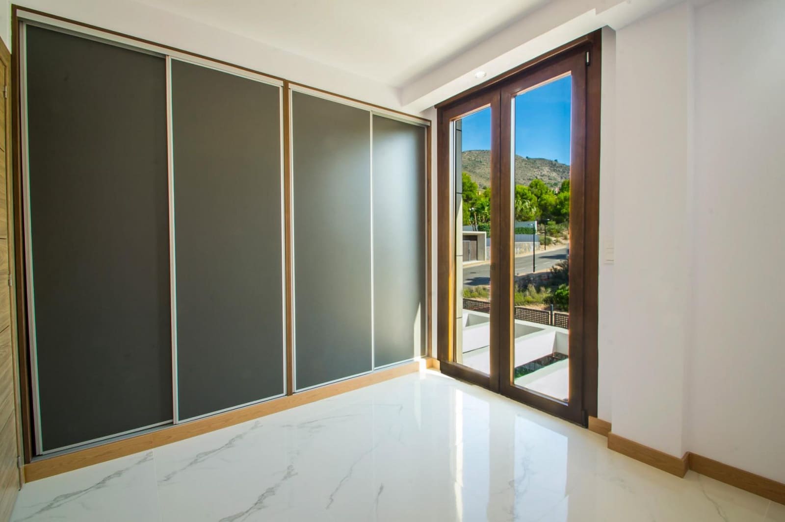 Chalet de 3 habitaciones en Finestrat en venta con piscina garaje - 800.000 € (Ref: 8059594)