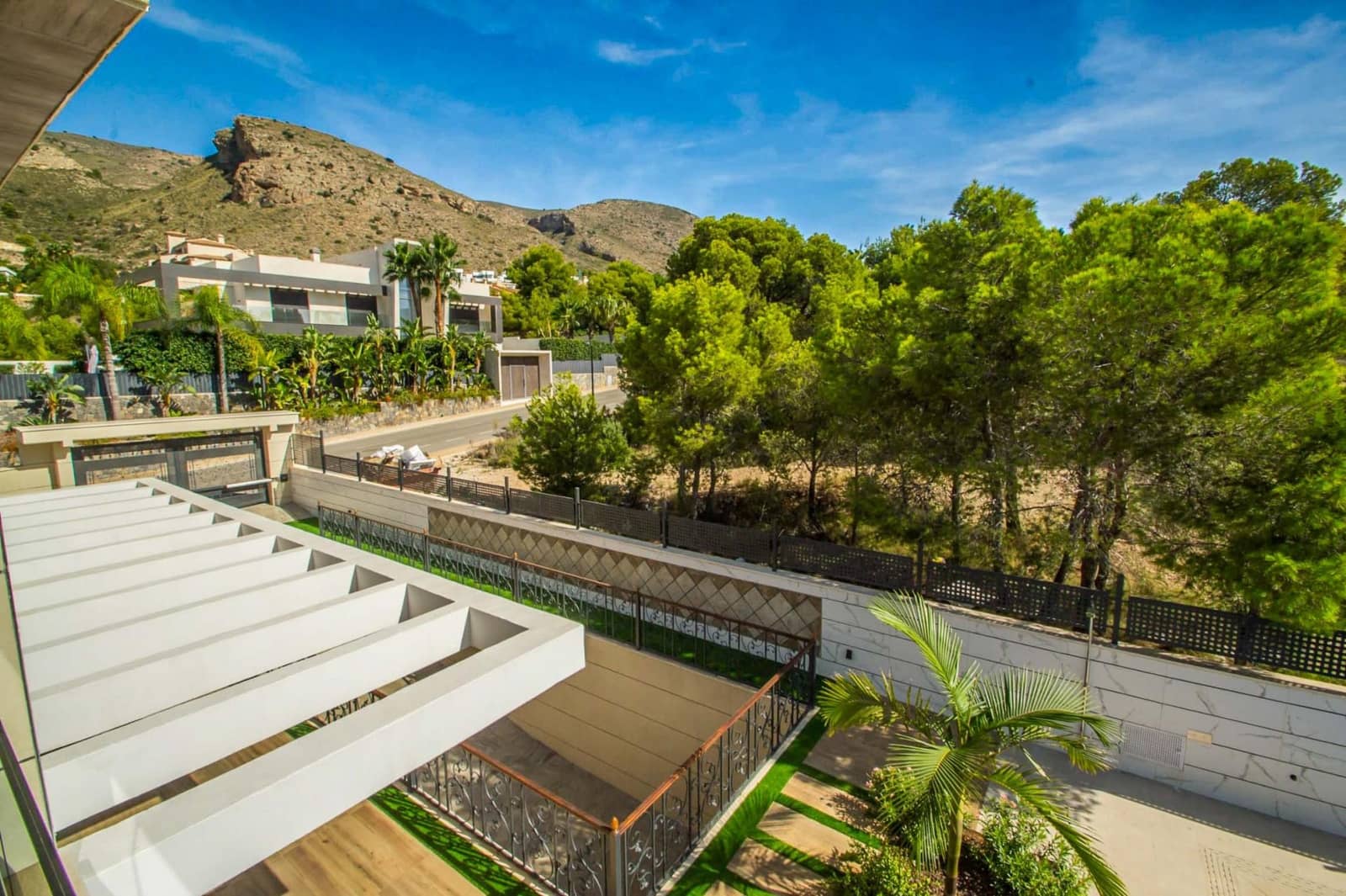 Chalet de 3 habitaciones en Finestrat en venta con piscina garaje - 800.000 € (Ref: 8059594)