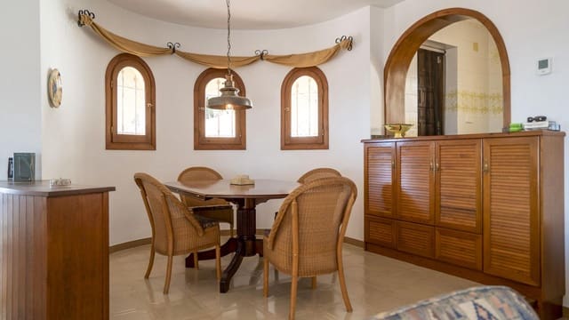 5 slaapkamer Villa te koop in Alfaz del Pi / L'Alfàs del Pi met garage - € 945.000 (Ref: 8059617)