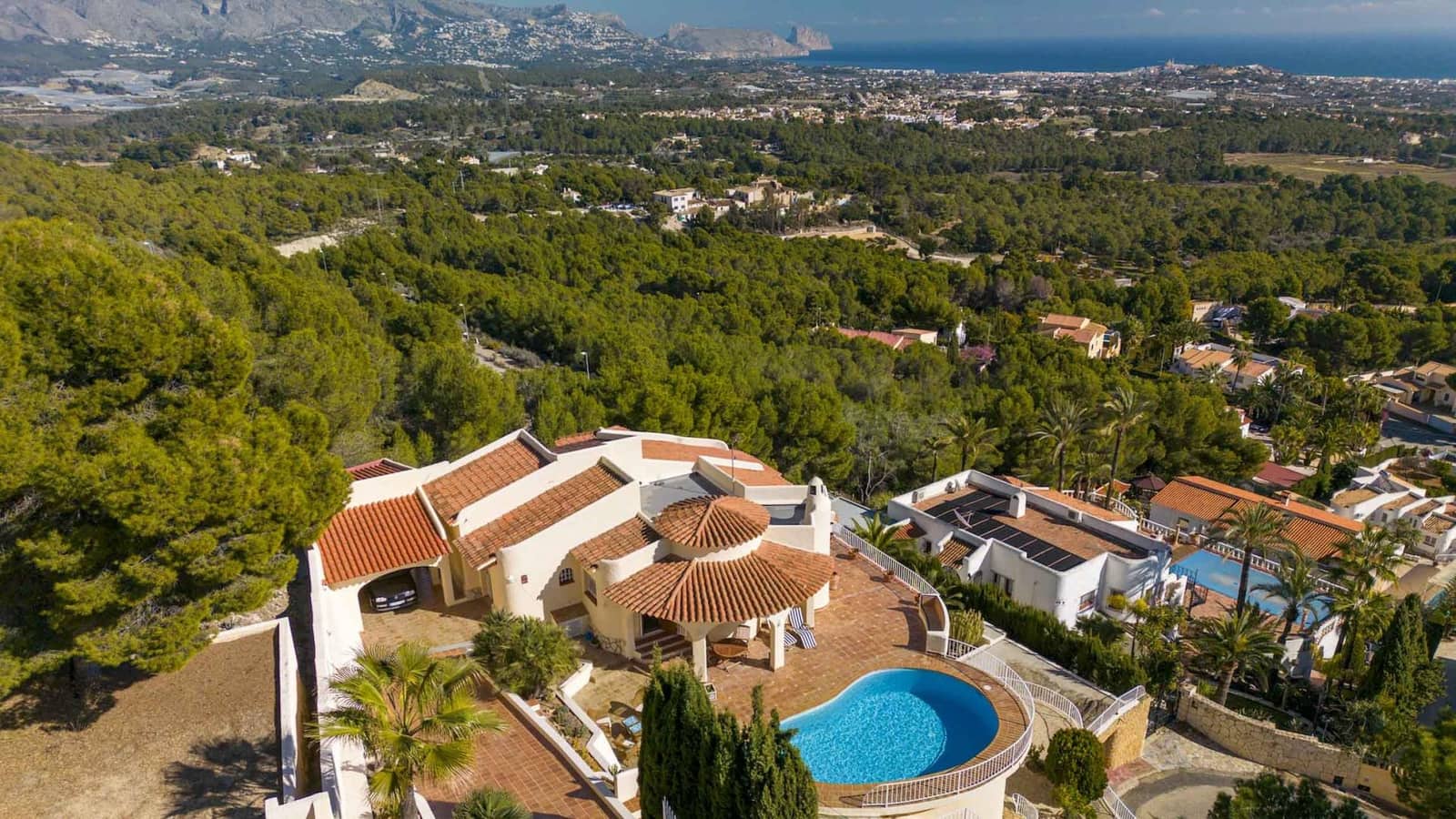 5 bedroom Villa for sale in Alfaz del Pi / L'Alfas del Pi with garage - € 945,000 (Ref: 8059617)