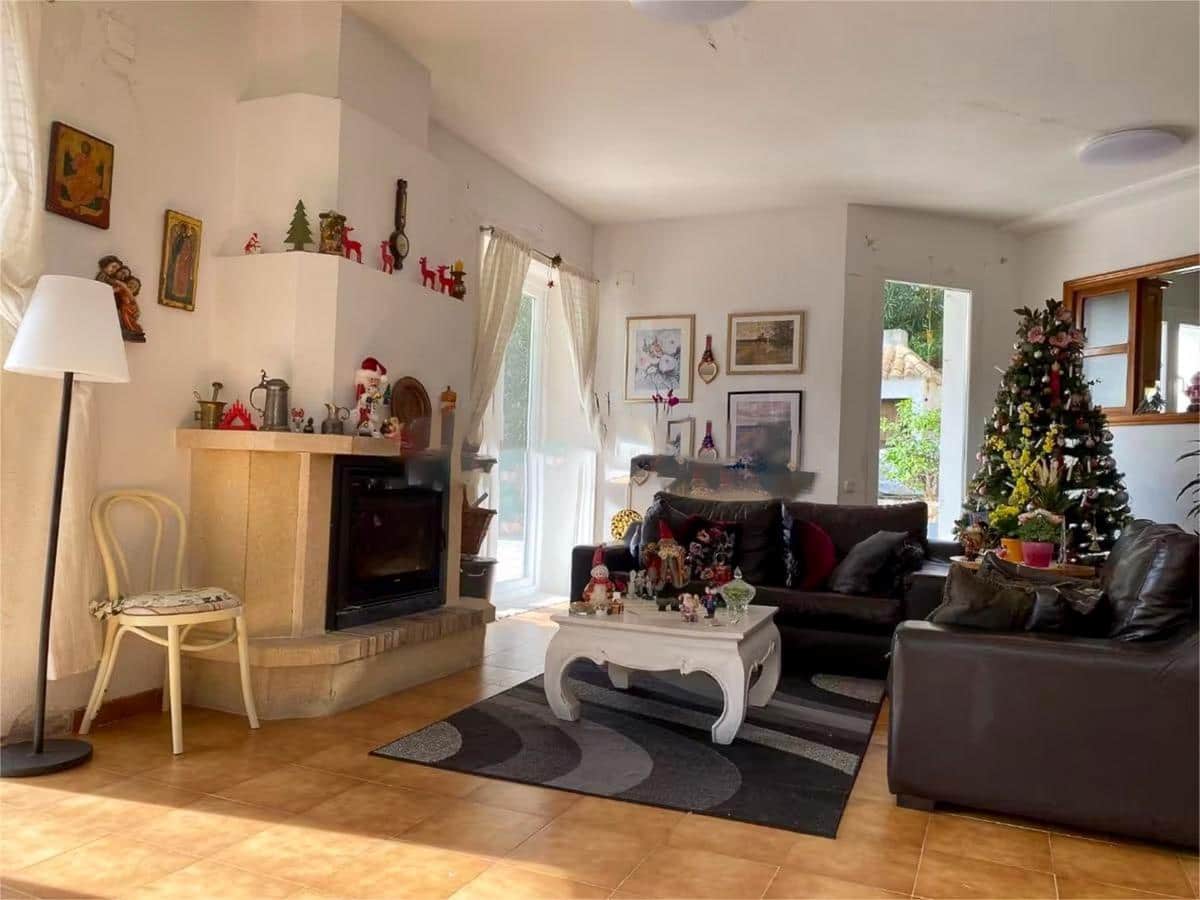 4 bedroom Villa for sale in Altea with pool - € 595,000 (Ref: 8140780)