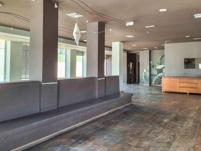 Commercial for sale in Altea - € 695,000 (Ref: 8229357)