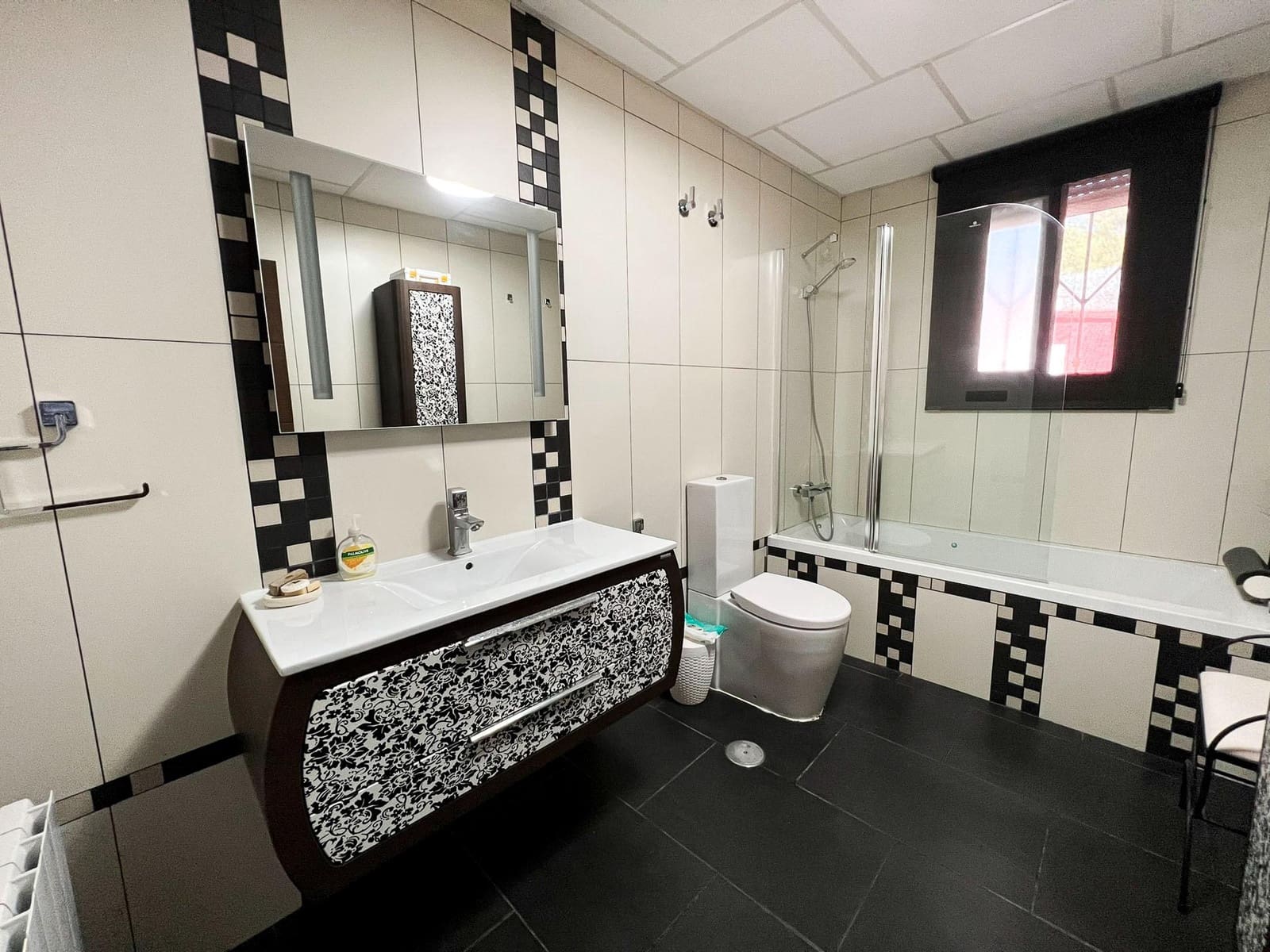 16 bedroom Villa for sale in Albir with pool - € 1,250,000 (Ref: 8331733)