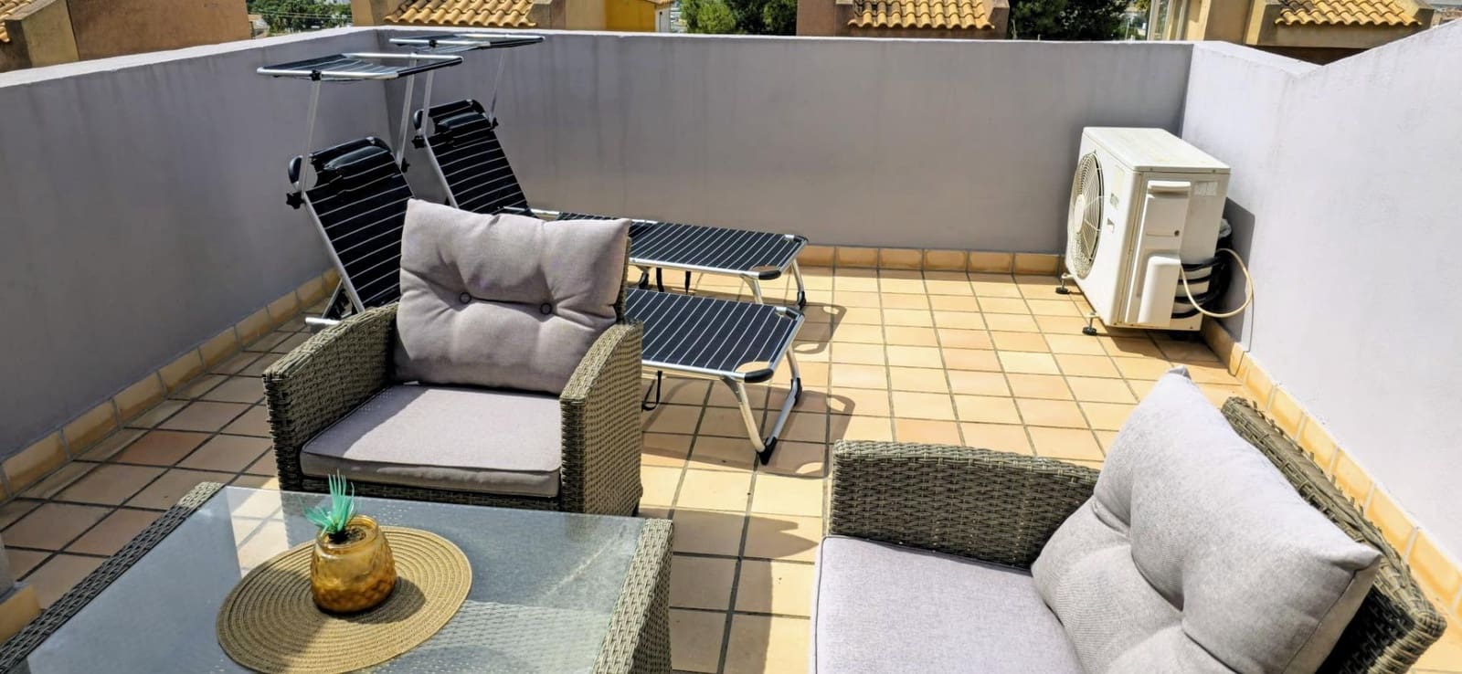 3 slaapkamer Rijtjeshuis te huur in Albir met zwembad garage - € 1.500 (Ref: 8434465)