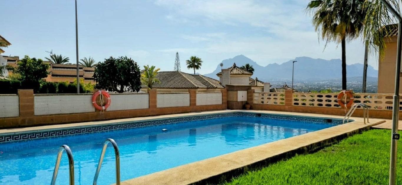 3 slaapkamer Rijtjeshuis te huur in Albir met zwembad garage - € 1.500 (Ref: 8434465)