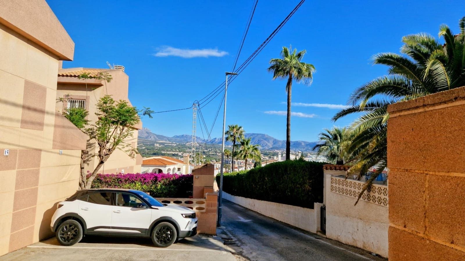 3 slaapkamer Rijtjeshuis te huur in Albir met zwembad garage - € 1.500 (Ref: 8434465)