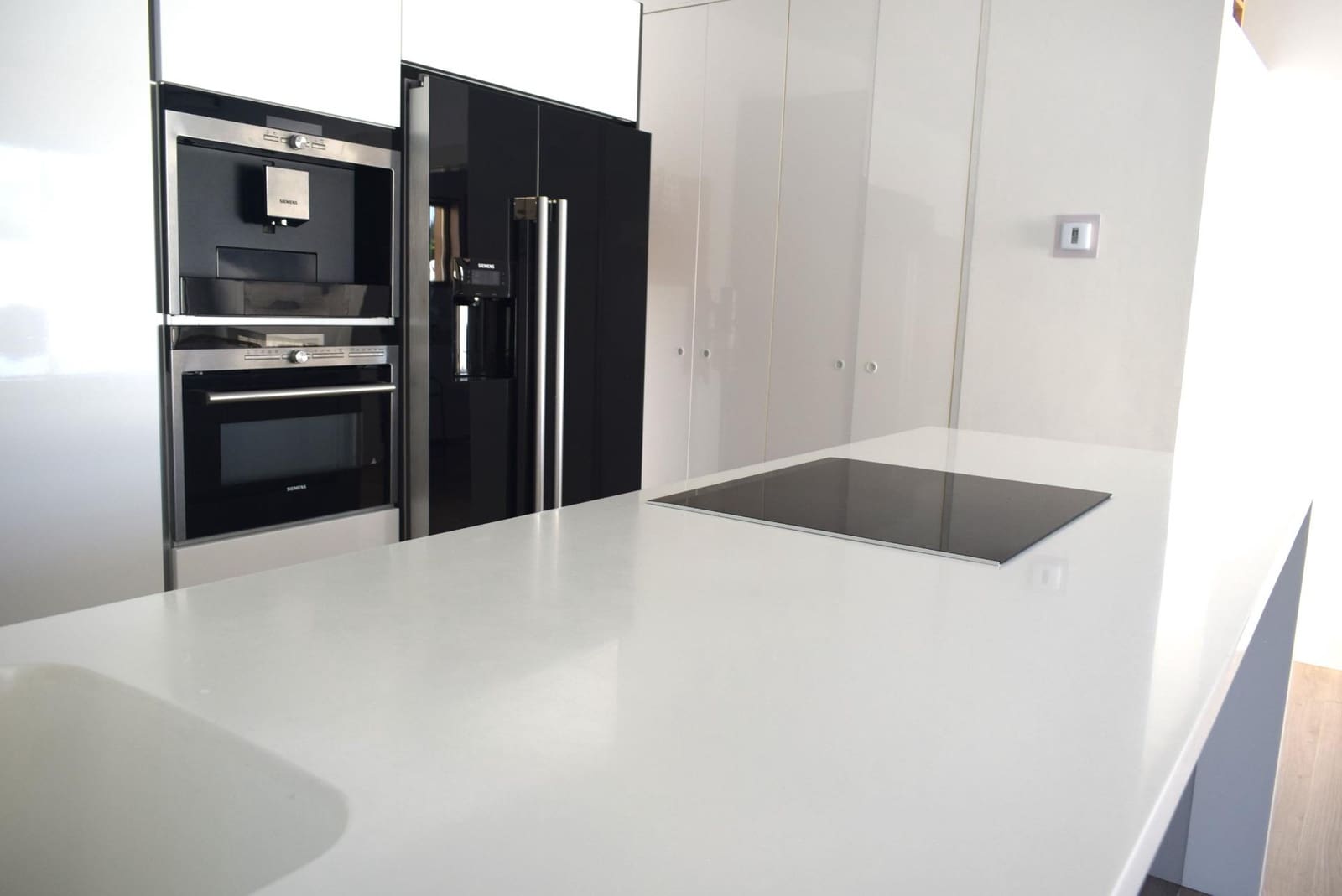 4 soveværelse Semi-Rækkehus til salg i Alfaz del Pi / L'Alfas del Pi med swimmingpool garage - € 599.000 (Ref: 8469282)